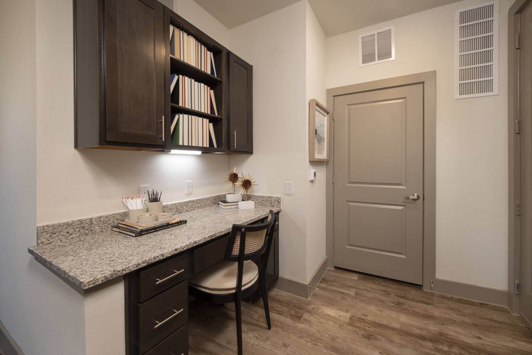 1BR Desk area